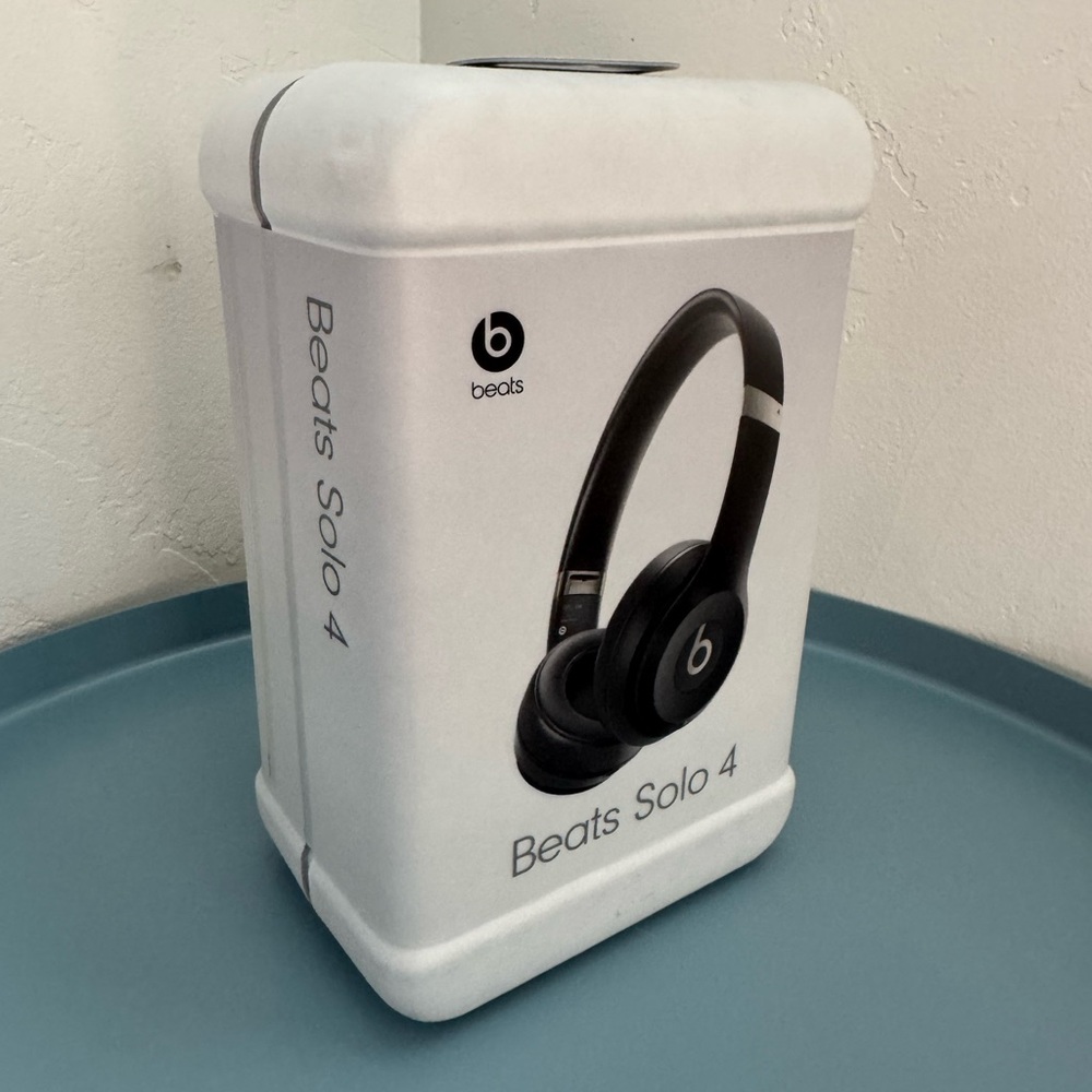 Beats Solo 4 Wireless Bluetooth Headphones – Matte Black New in Box NIB